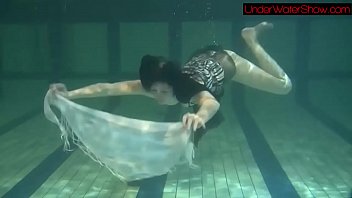 Blackhaired beauty Irina underwater